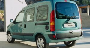 Renault Kangoo – Системата за централно заключване не отключва лявата задна врата