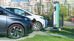 Електрическите автомобили по-малко ли се повреждат от бензиновите? Експерт представя фактите и митовете