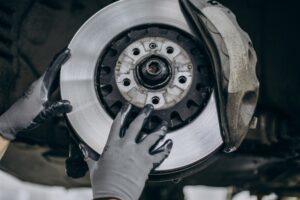 Новите спирачни накладки скърцат? Експерт съветва как да предотвратите това.