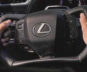 Електрически автомобил с ръчна скоростна кутия — върхът на абсурда. Обединява недостатъците на двете решения.