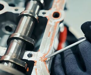 Защо уплътнителната маса не се е втвърдила дори след няколко седмици?